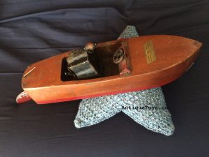 wooden-crank-toy-boat