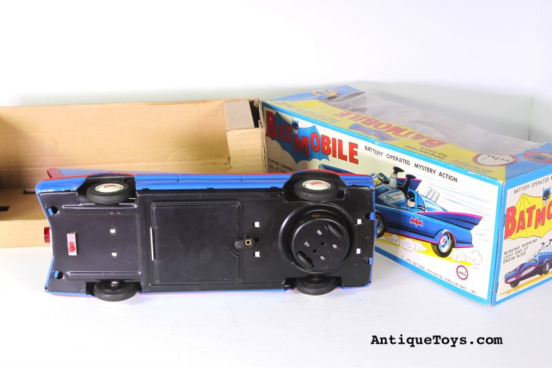 Batmobile Tin Car from Ahi Japan <FONT COLOR="ff000 ">*SOLD*</font> - Image 4