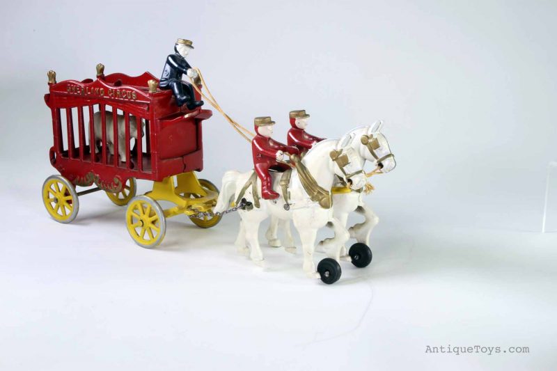 Kenton Overland Circus Polar Bear Horse and Wagon <FONT COLOR="ff000 ">*SOLD*</font> - Image 2