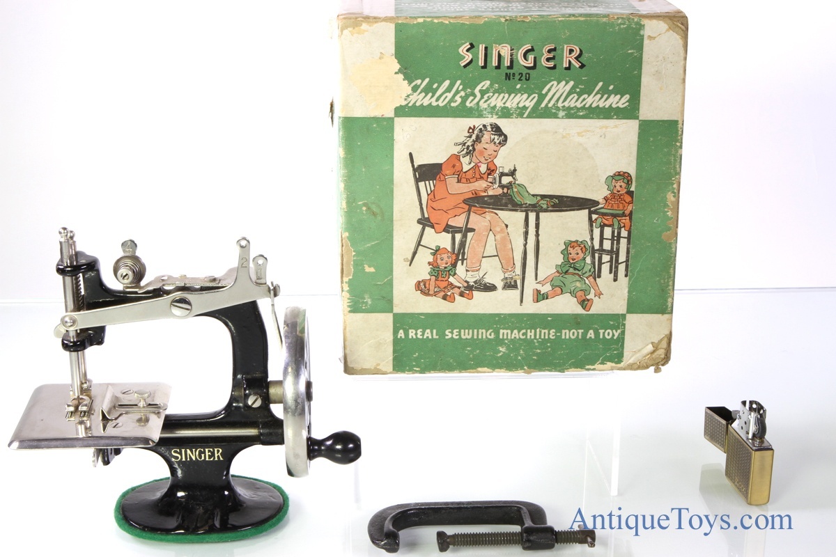Kids Singer Sewing Machine with Box *SOLD* – AntiqueToys.com