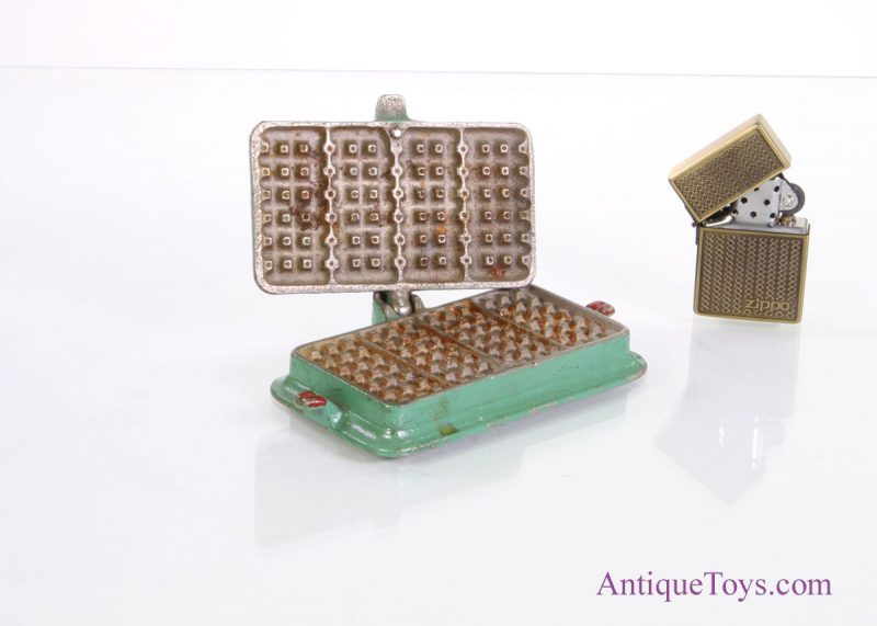 Arcade Waffle Iron <FONT COLOR="ff000 ">*SOLD*</font>
