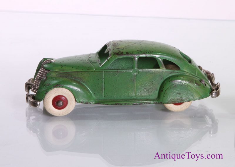 Hubley Lincoln Zephyr 7/14" Cast Iron Toy Vehicle <FONT COLOR="ff000 ">*SOLD*</font> - Image 2