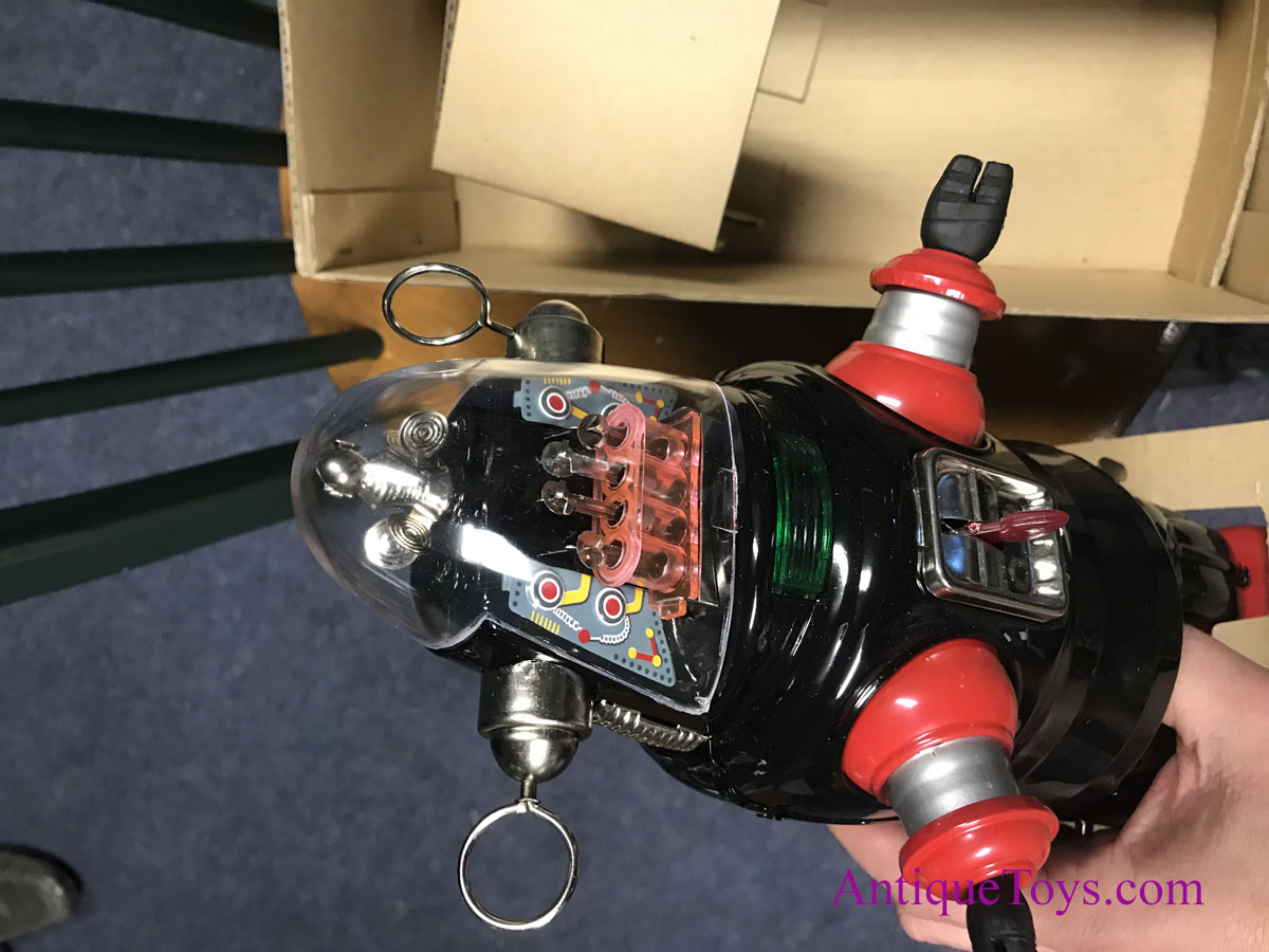 Osaka Tin Toy Institute Tin Lithographed Battery Operated