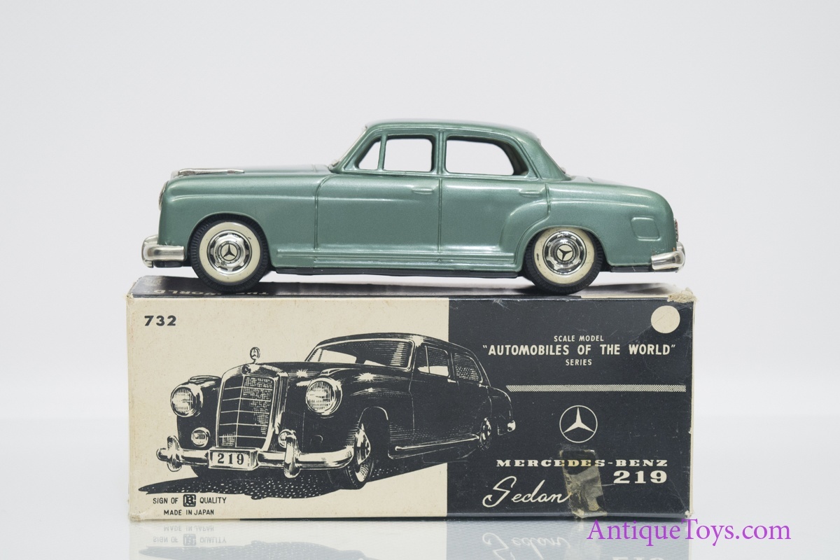 萬代屋【Mercedes Benz 219 Sedanメルセデス ベンツ 水色