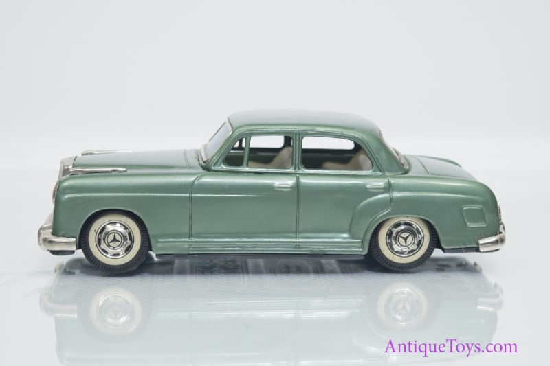 Bandai Mercedes Benz 219 Sedan Tin Friction Car <FONT COLOR="ff000 ">*SOLD*</font> - Image 4