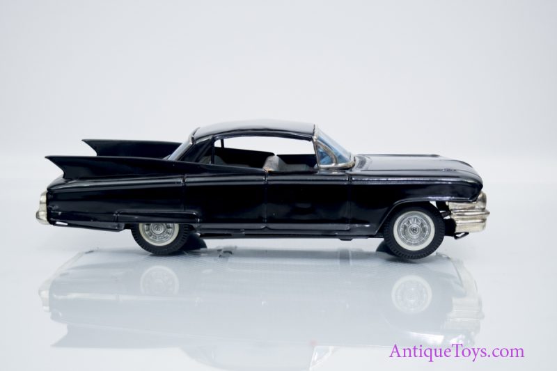 1961 Cadillac Sedan Tin Car Marusan Japan #3828 <FONT COLOR="ff000 ">*SOLD*</font> - Image 2
