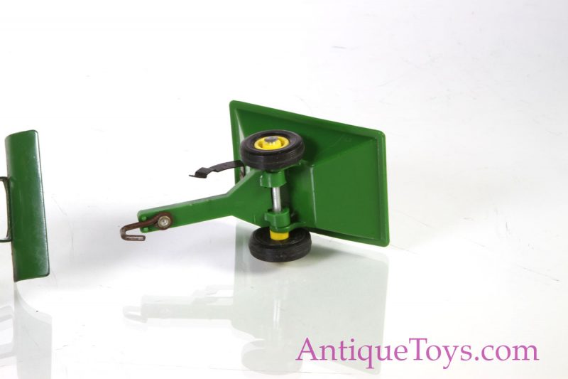ERTL John Deere 140 Riding Mower with Dozer and Trailer <FONT COLOR="ff000 ">*SOLD*</font> - Image 4