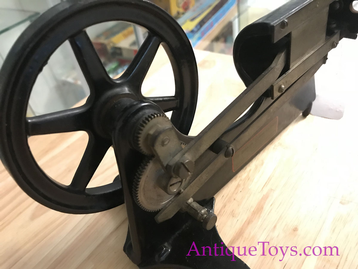 Braun Scientific Crank Piston Demonstration Toy Cast Iron Engine for Sale <FONT COLOR="ff000 ">*SOLD*</font> - Image 8