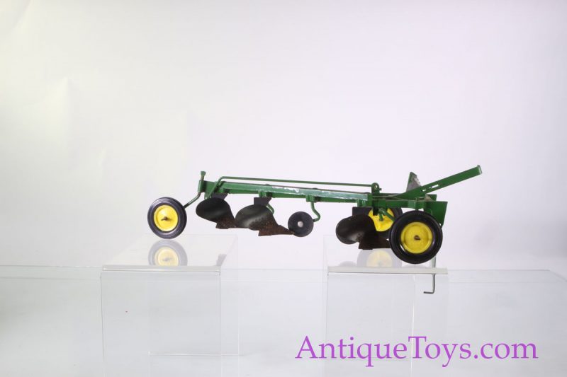 John Deere Ertl Set with Accessories Old Toys Likely 1/16 Scale <FONT COLOR="ff000 ">*SOLD*</font> - Image 2