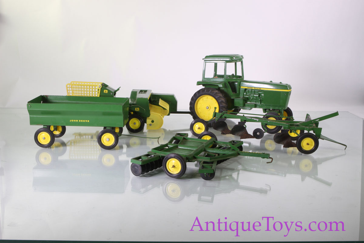 John Deere Ertl Set With Accessories