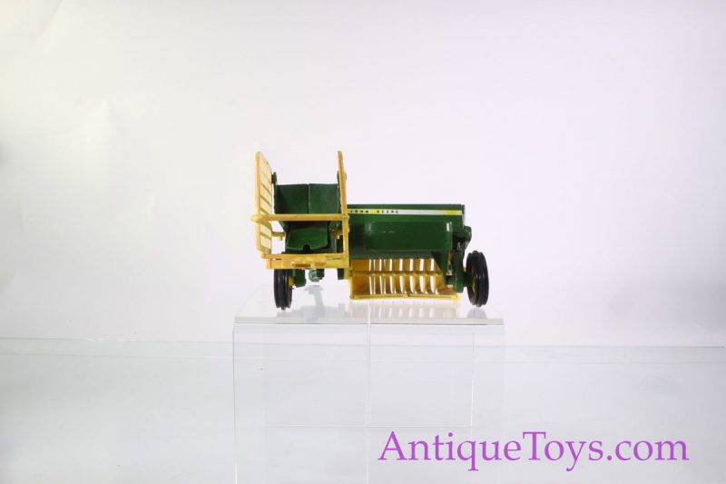 John Deere Ertl Set with Accessories Old Toys Likely 1/16 Scale <FONT COLOR="ff000 ">*SOLD*</font> - Image 5