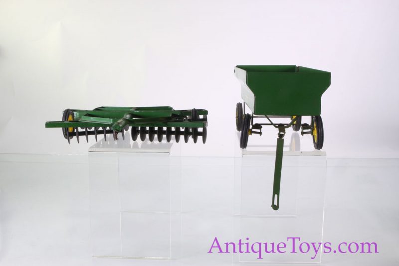 John Deere Ertl Set with Accessories Old Toys Likely 1/16 Scale <FONT COLOR="ff000 ">*SOLD*</font> - Image 7