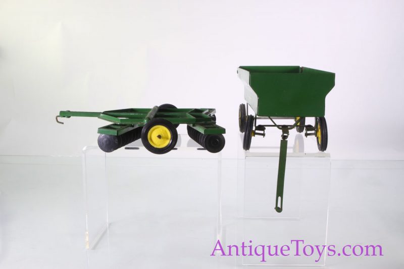 John Deere Ertl Set with Accessories Old Toys Likely 1/16 Scale <FONT COLOR="ff000 ">*SOLD*</font> - Image 8