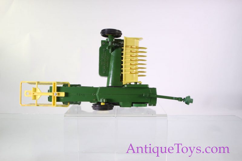 John Deere Ertl Set with Accessories Old Toys Likely 1/16 Scale <FONT COLOR="ff000 ">*SOLD*</font> - Image 9