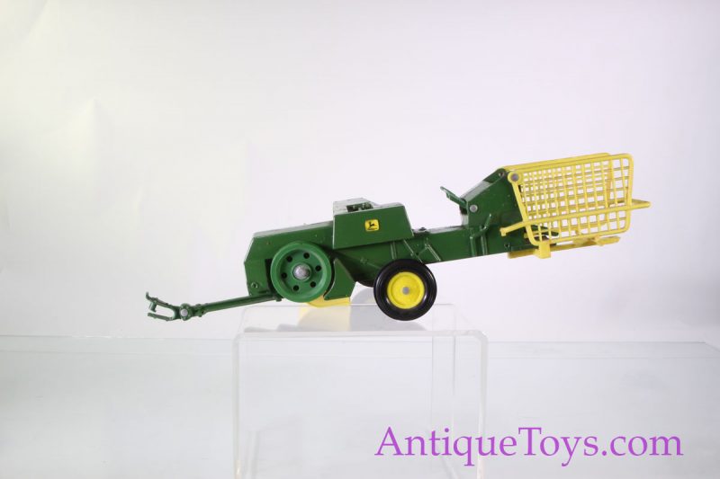 John Deere Ertl Set with Accessories Old Toys Likely 1/16 Scale <FONT COLOR="ff000 ">*SOLD*</font> - Image 10