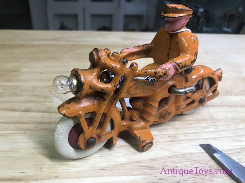 Hubley Cast Iron Battery Op Motorcycle <FONT COLOR="ff000 ">*SOLD*</font> - Image 9