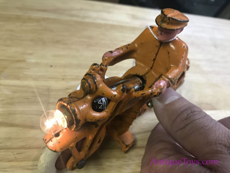 Hubley Cast Iron Battery Op Motorcycle <FONT COLOR="ff000 ">*SOLD*</font> - Image 2
