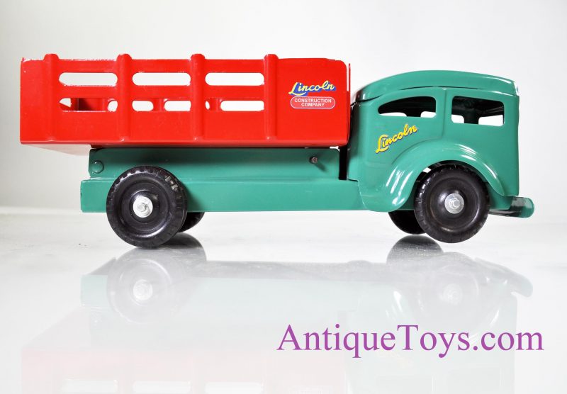1940’s Lincoln Toys Lincoln Construction Company Pressed Steel Dump Truck <FONT COLOR="ff000 ">*SOLD*</font> - Image 4