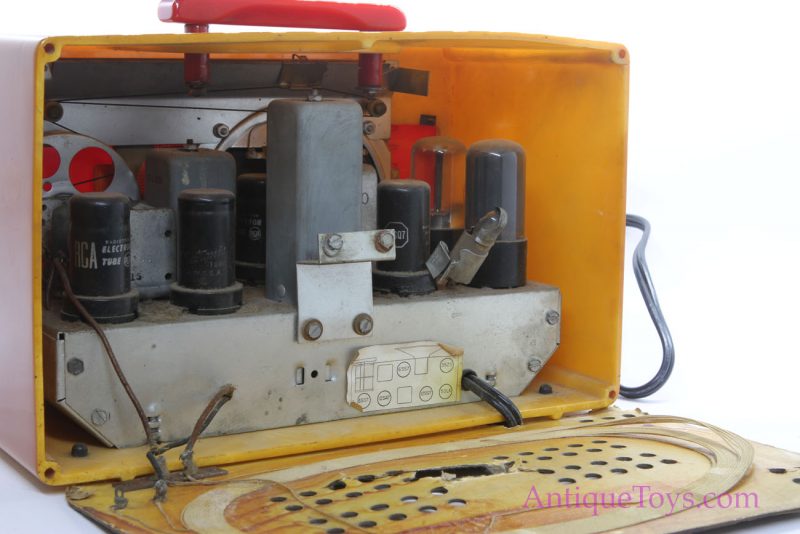 Garod “Commander” Model 6AU-1 Art Deco Style Catalin/Bakelite AM Tube Radio in Butterscotch & Red <FONT COLOR="ff000 ">*SOLD*</font> - Image 9