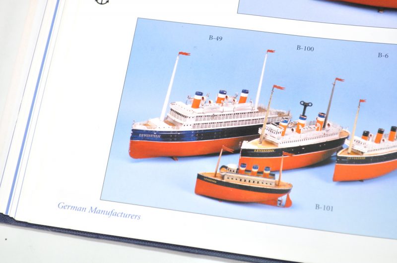 Gebruder Bing Leviathan B-49 20" #10/334/13 Ocean Liner Windup Tin Boat Ship Toy from the Richard T. Claus Collection <FONT COLOR="ff000 ">*SOLD*</font> - Image 10