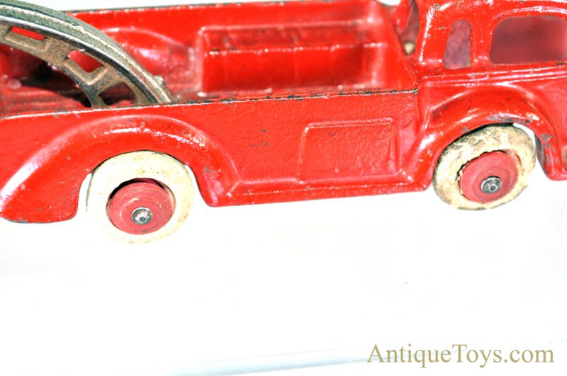 Hubley Red Cab Wrecker Cast Iron Tow Truck no. 2332  with Rubber Wheels <FONT COLOR="ff000 ">*SOLD*</font> - Image 8