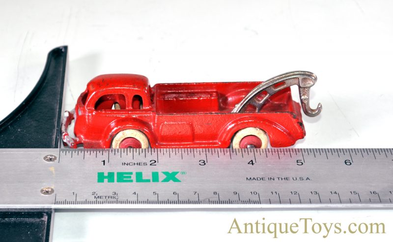 Hubley Red Cab Wrecker Cast Iron Tow Truck no. 2332  with Rubber Wheels <FONT COLOR="ff000 ">*SOLD*</font> - Image 9
