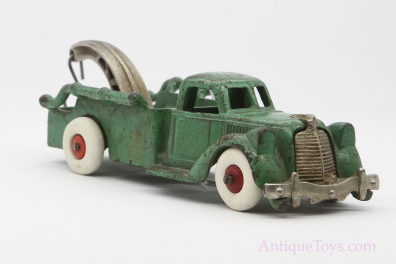 Hubley Cast Iron Tow Truck in Green <FONT COLOR="ff000 ">*SOLD*</font>