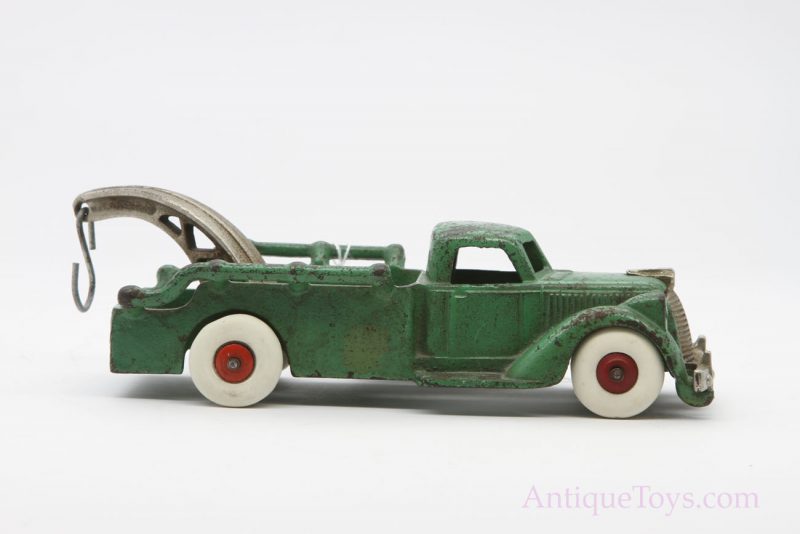 Hubley Cast Iron Tow Truck in Green <FONT COLOR="ff000 ">*SOLD*</font> - Image 3