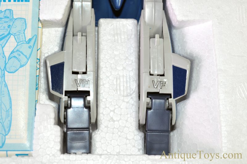Macross Battroid Valkyrie VF-1J Variable Fighter Jet Takatoku Toys Japan  1/100 Scale Die Cast Plastic Model <FONT COLOR="ff000 ">*SOLD*</font> - Image 11