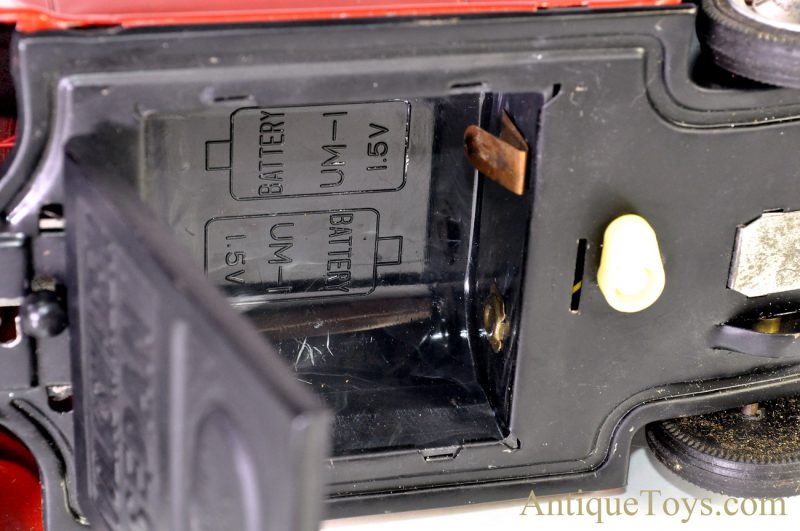 Vintage 1960’s Bandai Battery Op. Tin Lithograph Red Volkswagen Sedan VW Bug Japan #4071 <FONT COLOR="ff000 ">*SOLD*</font> - Image 13