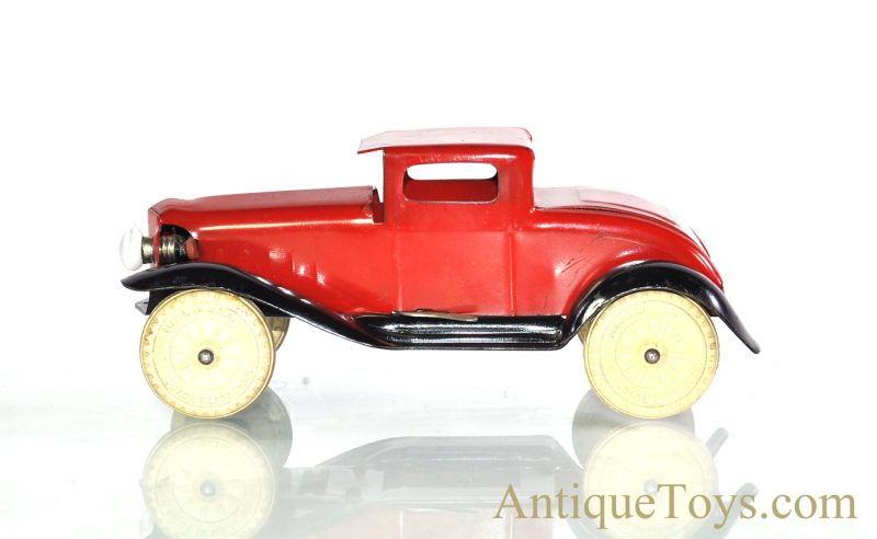 Wyandotte All Metal Products Company Red Pressed Steel #331 Battery Op. Coupe, Rubber Tires, with Original Box f<FONT COLOR="ff000 ">*SOLD*</font> - Image 3