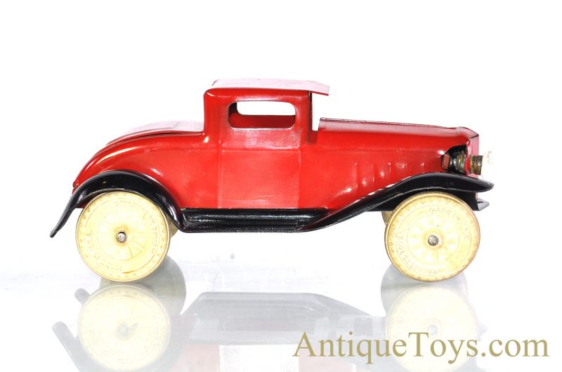 Wyandotte All Metal Products Company Red Pressed Steel #331 Battery Op. Coupe, Rubber Tires, with Original Box f<FONT COLOR="ff000 ">*SOLD*</font> - Image 2