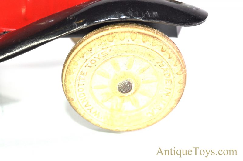 Wyandotte All Metal Products Company Red Pressed Steel #331 Battery Op. Coupe, Rubber Tires, with Original Box f<FONT COLOR="ff000 ">*SOLD*</font> - Image 11