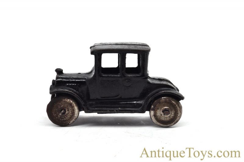 AC Williams Black Cast Iron Model T Coupe Car Toy for Sale - Image 2