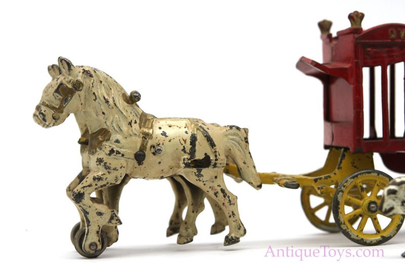 Kenton Cast Iron Overland Circus Wagon with Polar Bear <FONT COLOR="ff000 ">*SOLD*</font> - Image 8