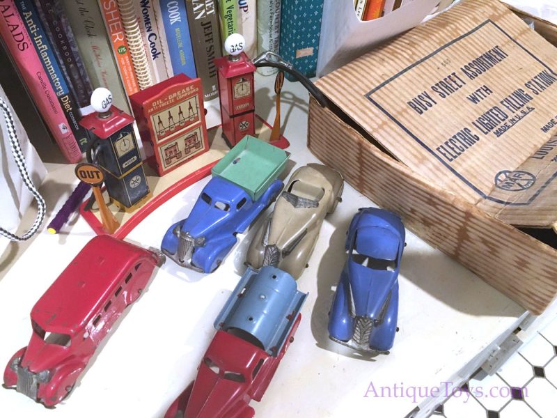 Marx Busy Street Pressed Steel Car, Truck, and Gas Station Play Set <FONT COLOR="ff000 ">*SOLD*</font> - Image 4