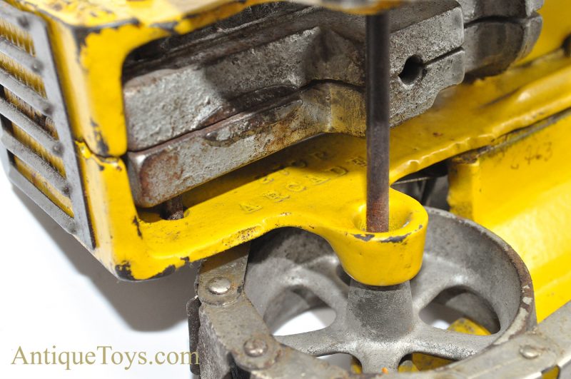 Antique Arcade ca. late 1930’s Yellow Cast Iron “Caterpillar Diesel Tractor” #270Y D-7 Crawler Track-type Tractor Toy <FONT COLOR="ff000 ">*SOLD*</font> - Image 10
