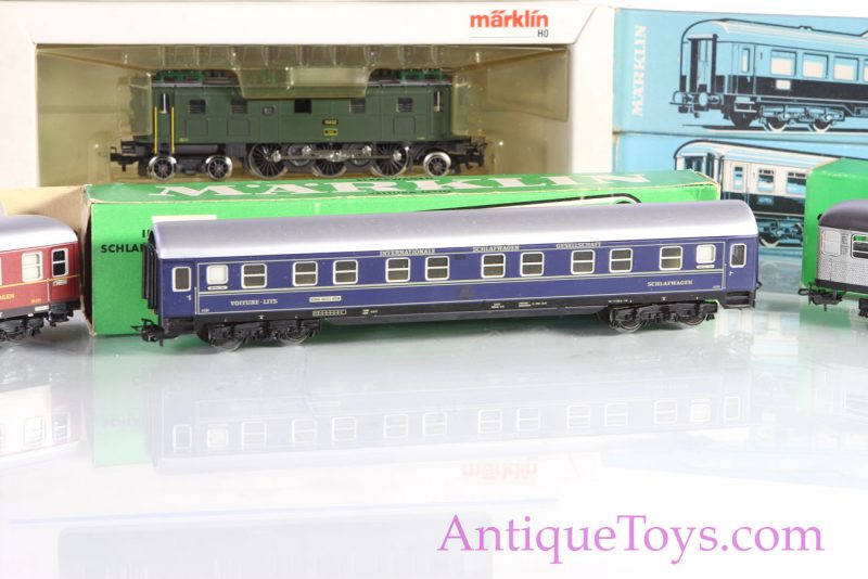 Marklin HO Train Set with Dining car and Electric Engine <FONT COLOR="ff000 ">*SOLD*</font> - Image 3