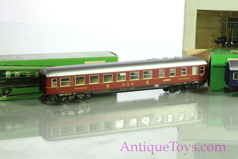 Marklin HO Train Set with Dining car and Electric Engine <FONT COLOR="ff000 ">*SOLD*</font> - Image 7
