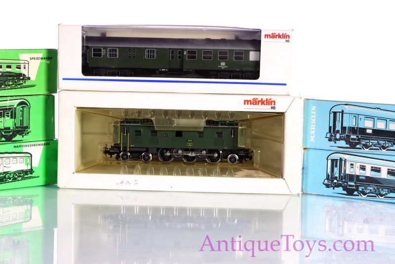 Marklin HO Train Set with Dining car and Electric Engine <FONT COLOR="ff000 ">*SOLD*</font> - Image 8