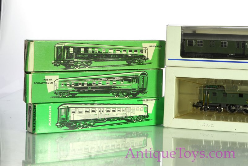 Marklin HO Train Set with Dining car and Electric Engine <FONT COLOR="ff000 ">*SOLD*</font> - Image 12