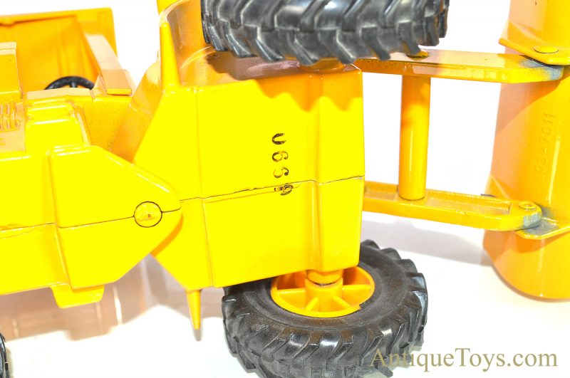 Vintage Ertl John Deere Loader #507 Diecast 1/16 Scale Replica Construction Toy <FONT COLOR="ff000 ">*SOLD*</font> - Image 7