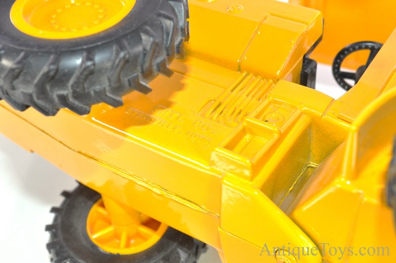Vintage Ertl John Deere Loader #507 Diecast 1/16 Scale Replica Construction Toy <FONT COLOR="ff000 ">*SOLD*</font> - Image 8