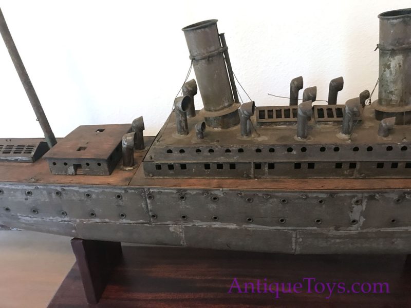 German Tin Ship Toy For Sale, early 1900s <FONT COLOR="ff000 ">*SOLD*</font> - Image 5