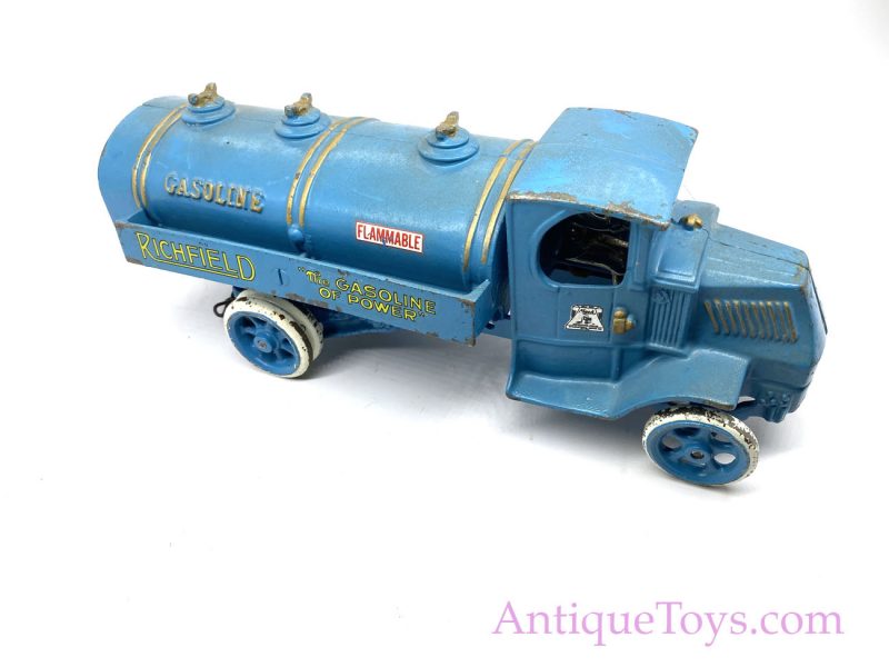 Arcade Cast Iron Mack Fuel Truck Richfield <FONT COLOR="ff000 ">*SOLD*</font> - Image 4