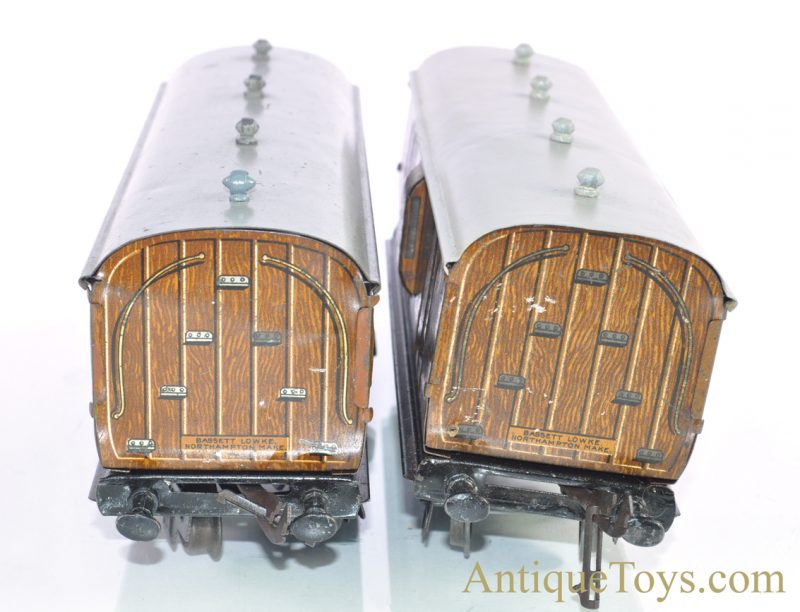 Gebrüder Bing Bassett-Lowke Tin Lithographed Windup Apollo #504 Locomotive with LNER #504 Tender & #525 & 325 Train Cars <FONT COLOR="ff000 ">*SOLD*</font> - Image 14