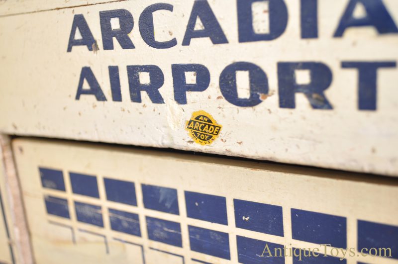 Arcade ca. 1940’s Wooden Arcadia Airport Play Set Toy <FONT COLOR="ff000 ">*SOLD*</font> - Image 9