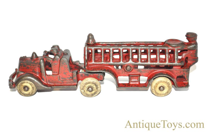 Kenton Hardware Co. ca. 1930's Red Cast Iron Tandem Fire Engine Ladder Truck for Sale - Image 2