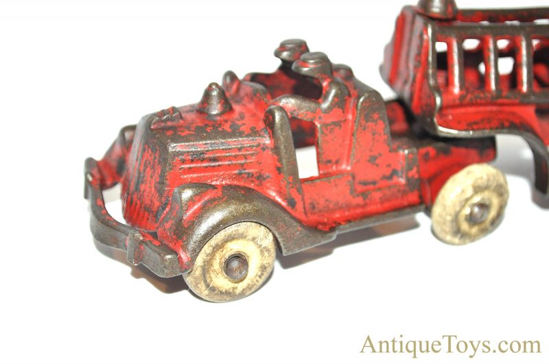 Kenton Hardware Co. ca. 1930's Red Cast Iron Tandem Fire Engine Ladder Truck for Sale - Image 5