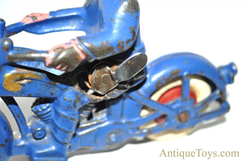 Hubley Cast Iron Motorcycle Cop with Battery Operated Light <FONT COLOR="ff000 ">*SOLD*</font> - Image 8